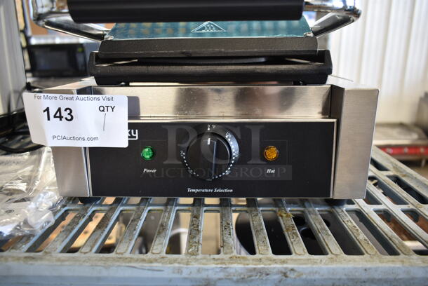 BRAND NEW SCRATCH AND DENT! 2022 Galaxy P60S Stainless Steel Commercial Countertop Panini Press. 120 Volts, 1 Phase. Tested and Working! - Image 4 of 8