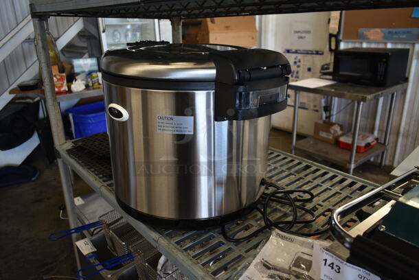 BRAND NEW SCRATCH AND DENT! 2023 Avantco 177RW90 Stainless Steel Commercial Countertop Electric Powered Rice Cooker. 120 Volts, 1 Phase. Tested and Working! - Image 3 of 8