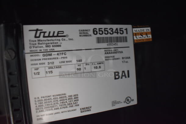 True GDM-47FC Metal Commercial 2 Door Reach In Cooler Merchandiser. 115 Volts, 1 Phase. Tested and Working! - Image 4 of 7