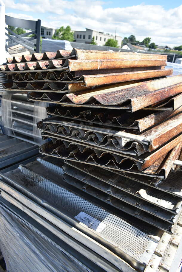 PALLET LOT of Approximately 259 Various Loaf Baking Pans Including 6 Loaf Baking Pans, Full Size Baking Pans. 259 Times Your Bid! - Image 2 of 11