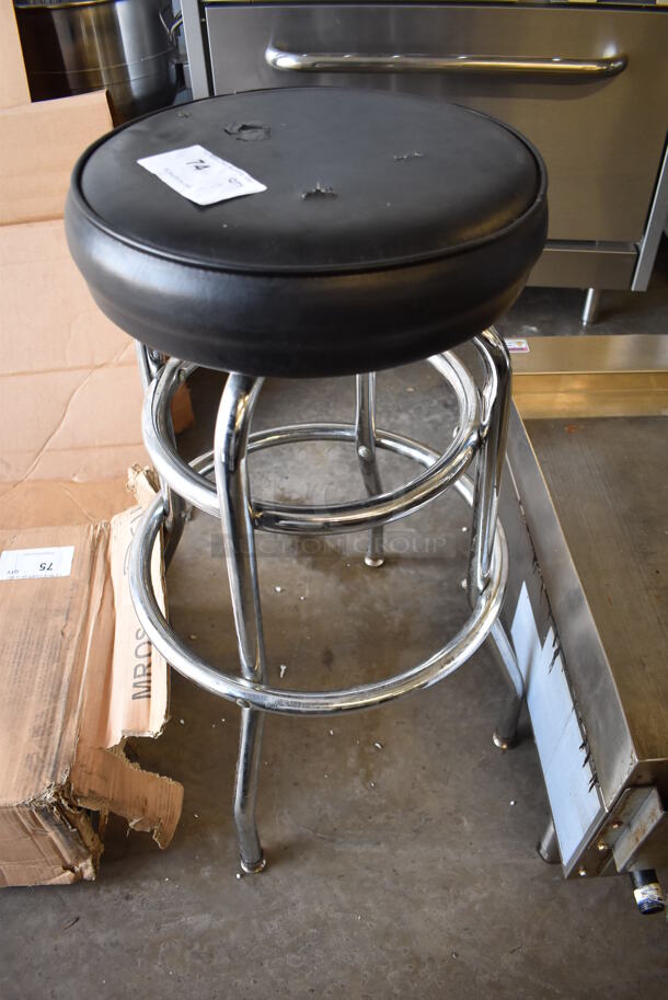 Stool w/ Black Cushion and Chrome Finish Legs. 16x16x30