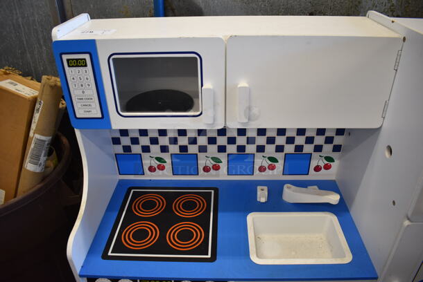 Melissa & Doug Childrens Play Kitchen w/ Shopping Cart. 42x17x43 - Image 3 of 12
