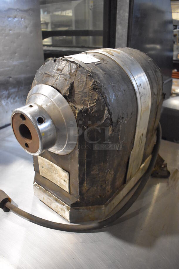 Hobart 4722 Metal Commercial Countertop Power Hub. 115 Volts, 1 Phase. 11x19x17. Tested and Does Not Power On - Image 1 of 5