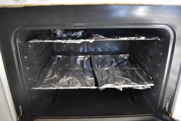 Frigidaire FFGF3019LWF Metal Natural Gas Powered 4 Burner Range w/ Oven. 30x27x47 - Image 6 of 8