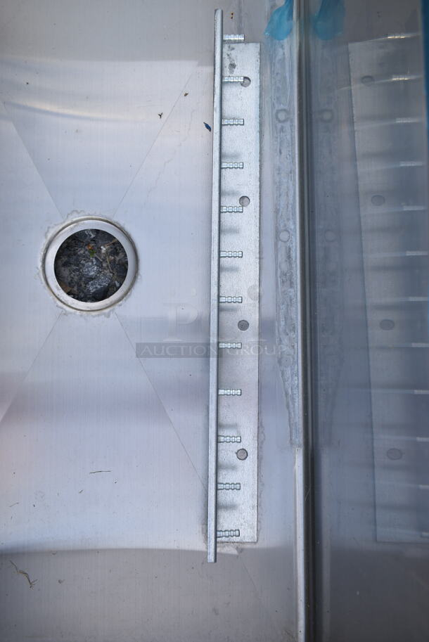 BRAND NEW SCRATCH AND DENT! Stainless Steel Commercial Single Bay Sink. No Legs.  - Image 5 of 5
