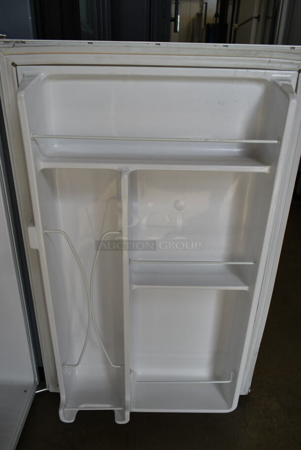 General Electric GMR04BANFWW Mini Cooler. 115 Volts, 1 Phase. Tested and Working! - Image 3 of 4