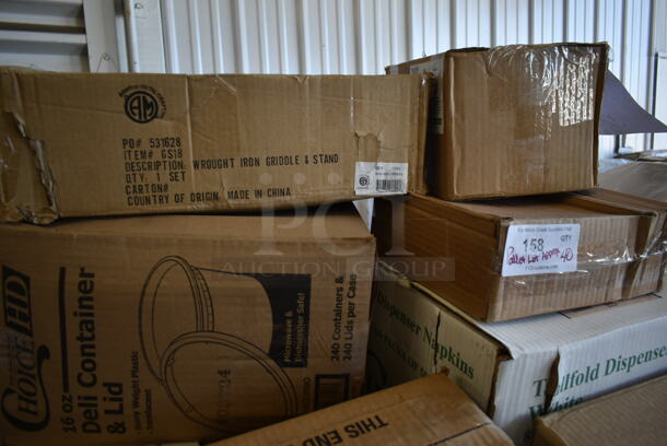 PALLET LOT of 40 BRAND NEW! Boxes Including 2 Box 795PTOKFT8 Choice Kraft Microwavable Folded Paper #8 Take-Out Container 6" x 4 5/8" x 2 1/2" - 300/Case, 795PTOWHT3 Choice 7 3/4" x 5 1/2" x 2 1/2" White Microwavable Folded Paper #3 Take-Out Container - 200/Case, 2 Box 129MCR16B Choice 16 oz. Black 6 1/4" Round Microwavable Heavy Weight Container with Lid - 150/Case, 2 Box 5002DNAP Choice White 2-Ply Dinner Napkin 17" x 15" - 3000/Case, 90MFPPHT3R Dart ProPlanet Hinged Trays, 129MCR32B Choice 32 oz. Black Round Microwavable Heavy Weight Container with Lid 7 1/4" - 150/Case, 105GC47972 Choice 2 Part Green and White Carbonless Guest Check with Beverage Lines and Bottom Guest Receipt - 2000/Case, 2 Box Ghiradrdelli White Chocolate Flavored Sauce, Noble Medium Gloves, 128HD16COMBO ChoiceHD 16 oz. Microwavable Translucent Plastic Deli Container and Lid Combo Pack - 240/Case, T-Shirt Bags, GS18 American Metalcraft GS18 18" Round Wrought Iron Griddle with Matching Stand, Choice 16 oz Deli Container and Lid, 40313CDRSS Choice 13 Qt. Stainless Steel Colander with Base and Handles, Choice Insulated Foil Sandwich Sheets. 40 Times Your Bid! - Image 10 of 11