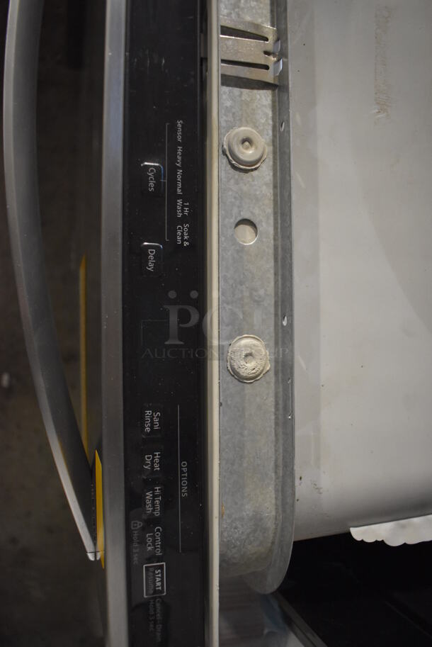 BRAND NEW SCRATCH AND DENT! Whirlpool WDT705PAKZ 0 Chrome Finish Undercounter Dishwasher. 24x26x34 - Image 4 of 9