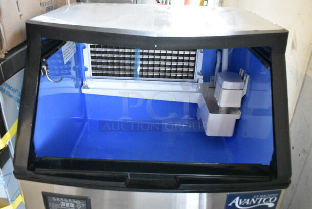 BRAND NEW SCRATCH AND DENT! 2024 Avantco 194UCF280A Stainless Steel Commercial Undercounter Full Cube Ice Machine - 299 lb. 115 Volts, 1 Phase.   - Image 8 of 10