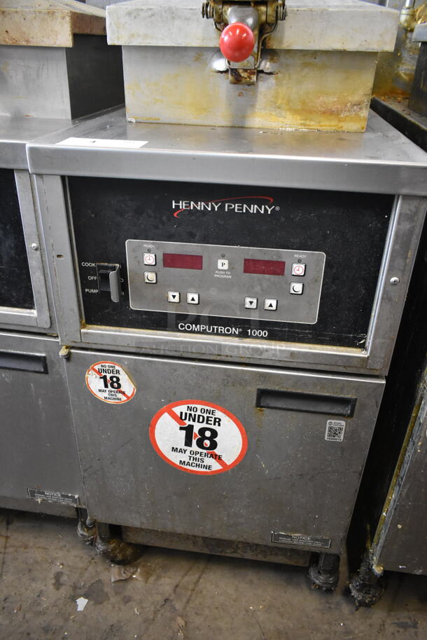 Henny Penny 600 Stainless Steel Commercial Floor Style Natural Gas Powered Pressure Fryer on Commercial Casters. 80,000 BTU. - Image 3 of 7
