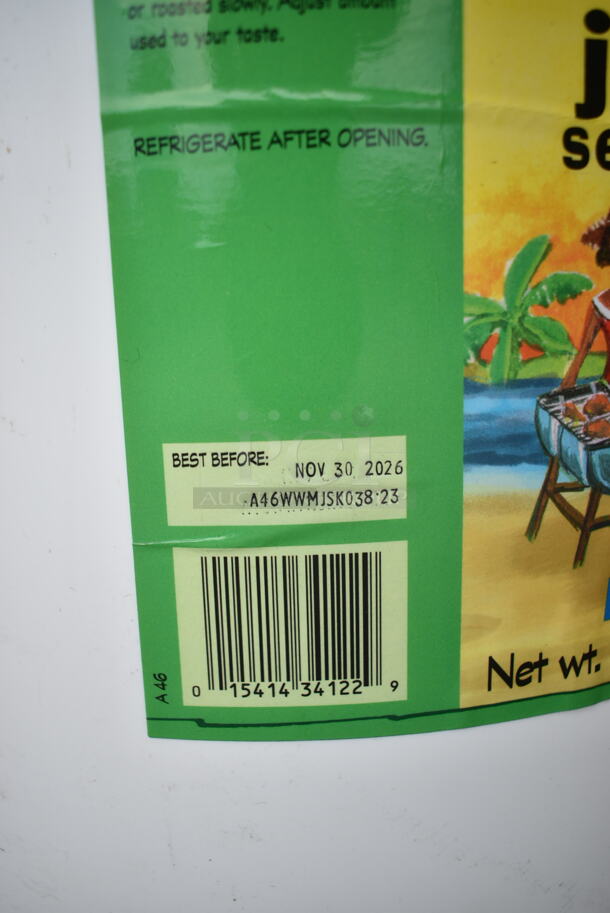 BRAND NEW SCRATCH AND DENT! Walkerswood 125WWM50 Traditional Jamaican Jerk Seasoning Bucket.  - Image 4 of 5