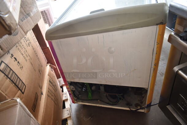 AHT RIO S 125 Metal Commercial Ice Cream Treat Freezer Merchandiser on Commercial Casters. 120 Volts, 1 Phase. Tested and Working! - Image 8 of 12