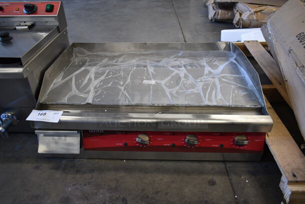 BRAND NEW SCRATCH AND DENT! Avantco 177EG30N Stainless Steel Commercial Countertop Electric Powered Flat Top Griddle. 208/240 Volts, 1 Phase.