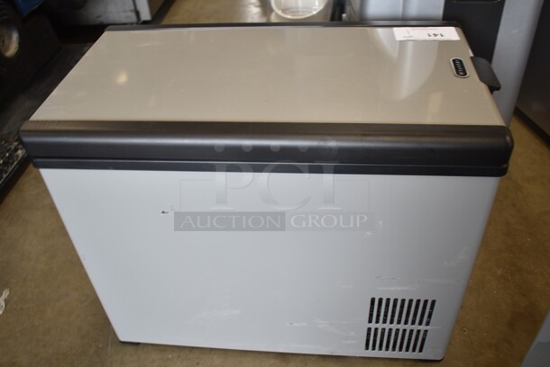 BRAND NEW SCRATCH AND DENT! Whynter FM-452SG Elite 45 Quart SlimFit Portable Freezer Refrigerator. 115 Volt, 1 Phase. Tested and Working! - Image 3 of 7