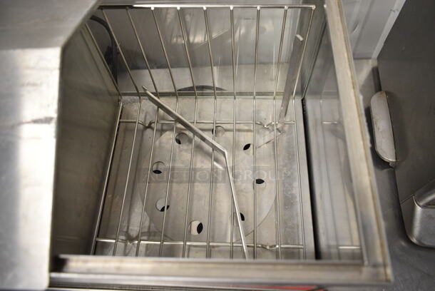 Avantco 177HDS100 Stainless Steel Commercial Countertop 100 Dog Hot Dog Steamer. 120 Volts, 1 Phase. Tested and Working! - Image 4 of 6