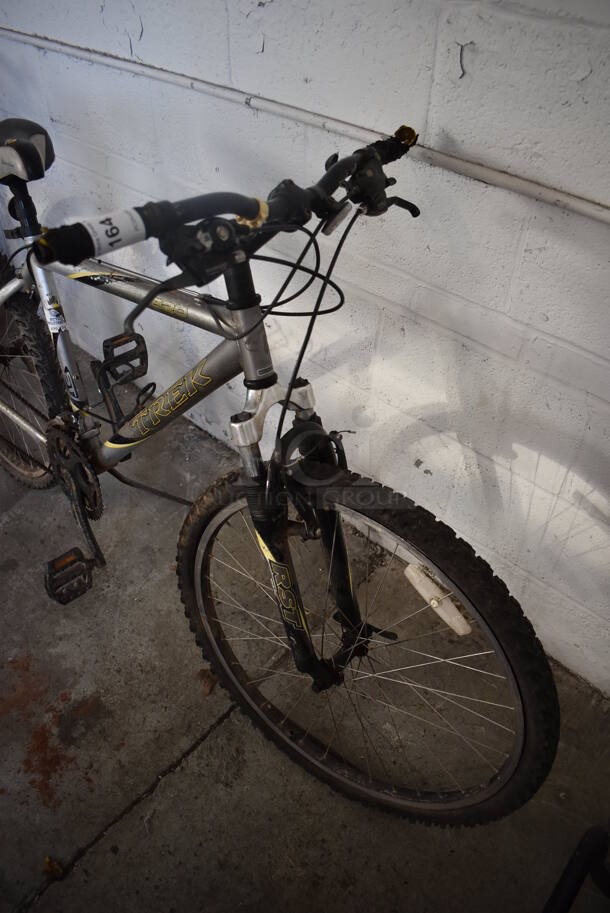 Trek 820 Metal Gray and Yellow Mountain Bicycle. 22x69x38 - Image 3 of 8