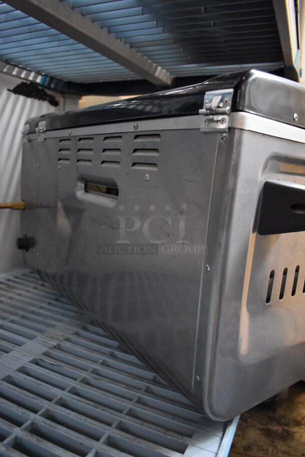 Coleman Metal Countertop Oven. 27x19x14.5 - Image 6 of 7