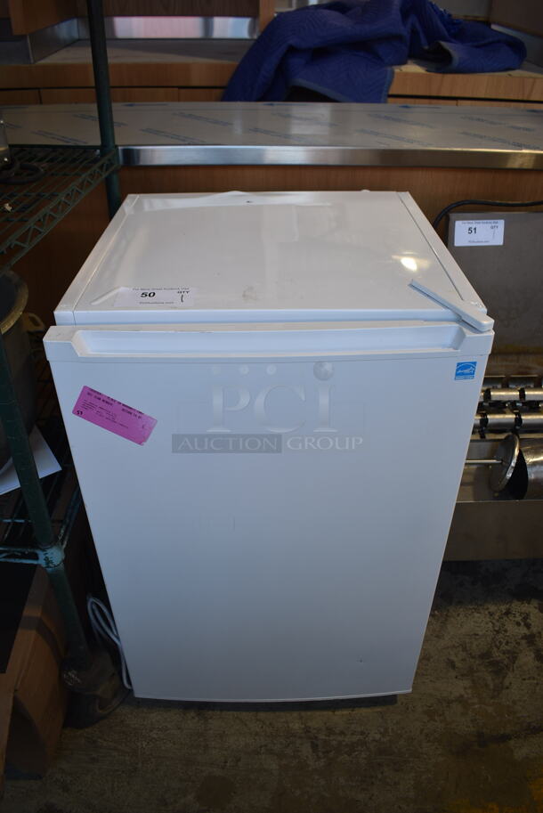 Criterion CUF36C1W Metal Mini Cooler. 115 Volts, 1 Phase. Tested and Working! - Image 1 of 10