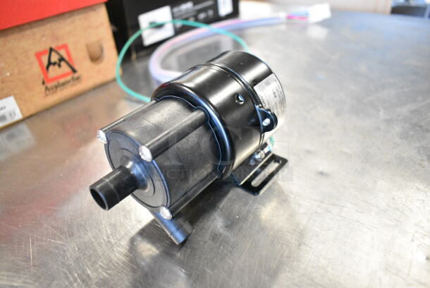 BRAND NEW SCRATCH AND DENT! 415SP5687 SP-5687 PUMP WATER REPLACEMENT FOR HOSHIZAKI AM. 115 Volts, 1 Phase.  - Image 2 of 5