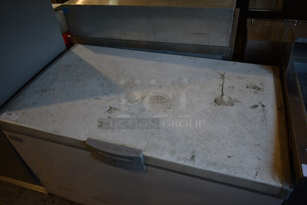 Avantco 178CF14 Metal Chest Freezer w/ Hinge Lid. 115 Volts, 1 Phase. Cannot Test Due To Cut Power Cord - Image 2 of 5