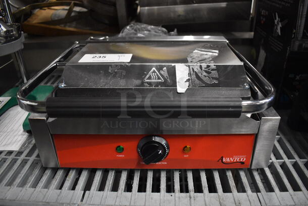 BRAND NEW! Avantco 177P70S Stainless Steel Commercial Countertop Panini Sandwich Grill with Smooth Plates. 120 Volts, 1 Phase. 17x15x8. Tested and Working!