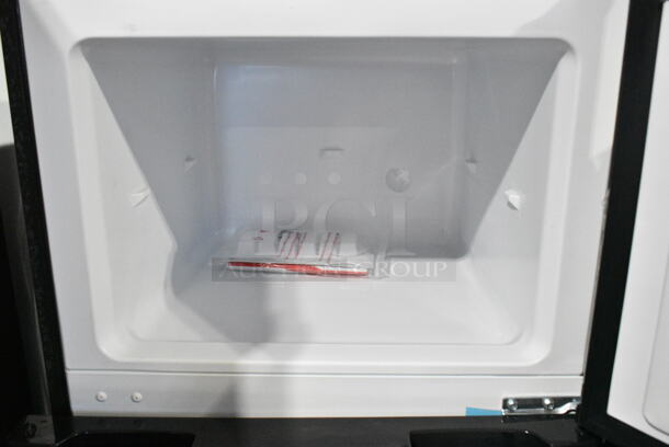 Frigidaire EFR780-6COM Cooler w/ Freezer. 115 Volts, 1 Phase. Cannot Test Due To Cut Power Cord - Image 3 of 7