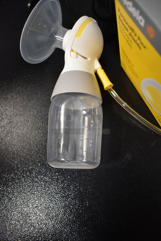 LIKE NEW! 2023 Medela Pump in Style Double Breast Pump w/ 2 Bottles, Accessories - Image 5 of 7