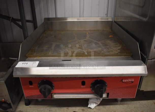 BRAND NEW SCRATCH AND DENT! 2021 Avantco 177CAG24TG Stainless Steel Commercial Countertop Natural Gas Powered Flat Top Griddle.