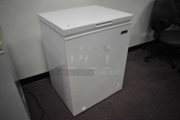 Magic Chef HMCF5W3 Free Standing Freezer. Tested and Working (Main Building) - Image 2 of 11