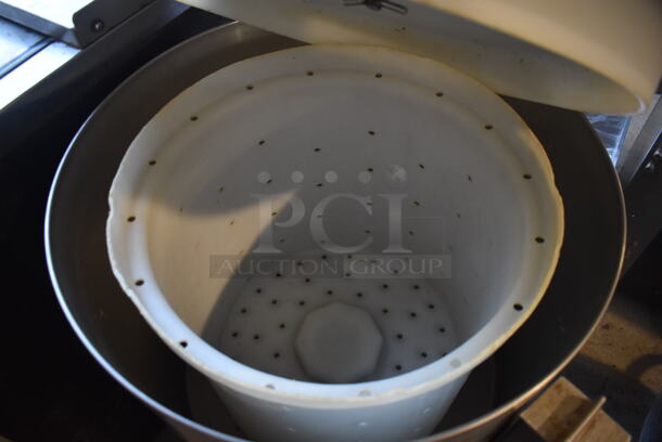 Hobart Stainless Steel Commercial Electric Powered Lettuce Spinner Salad Spinner on Commercial Casters. 115 Volts, 1 Phase. 22x22x32. Tested and Working! - Image 3 of 4