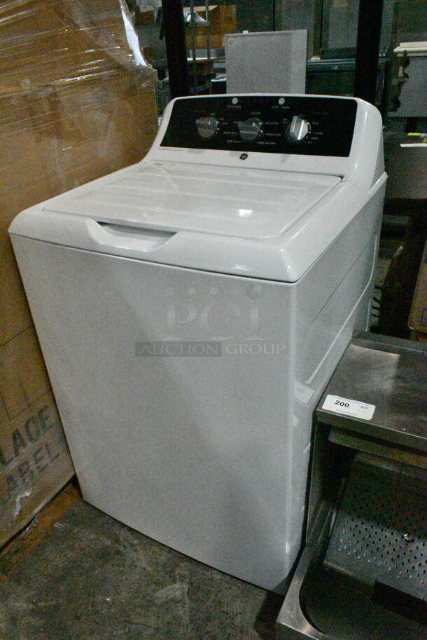 BRAND NEW SCRATCH AND DENT! General Electric GE GTW525ACWOWB  4.3 cu. ft. Top Load Electric Commercial Washer - Free Use. 120 Volts, 1 Phase.  - Image 3 of 9