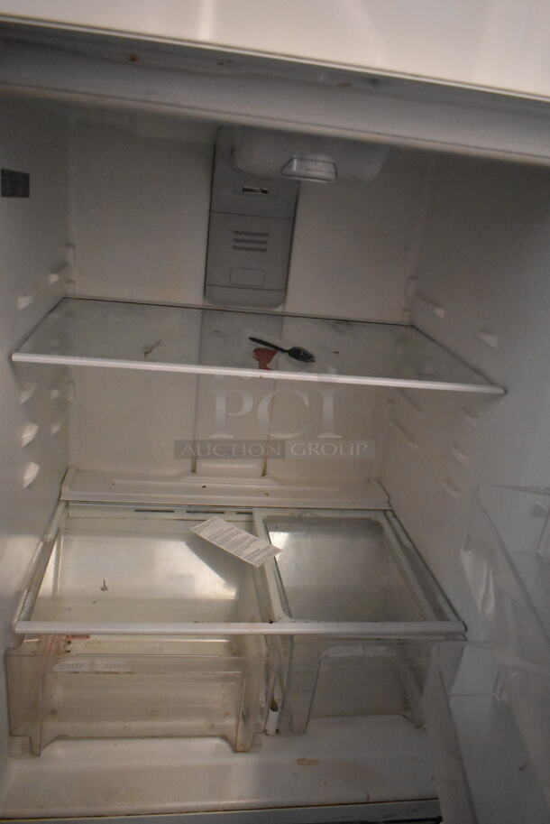 Whirlpool WRT511SZDW00 Metal Cooler Freezer Combo. 115 Volts, 1 Phase. Tested and Powers On But Does Not Get Cold - Image 4 of 6