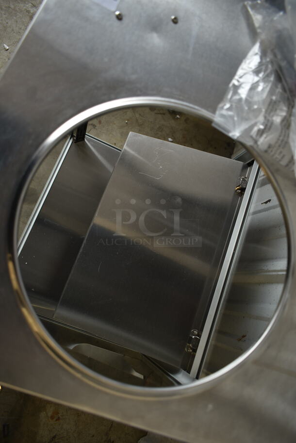 BRAND NEW SCRATCH AND DENT! Carnival King NCM560R 10-15 lb. Nacho Chip, Popcorn, Peanut Warmer / Merchandiser with Forced Air. 120 Volts, 1 Phase. Tested and Working! - Image 5 of 7