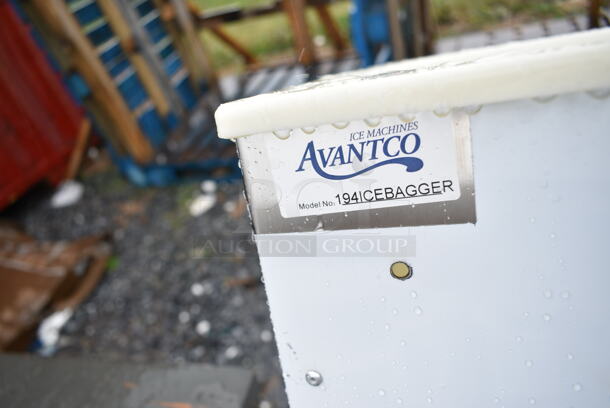 BRAND NEW SCRATCH AND DENT! Avantco 194ICEBAGGER Ice Machines Bagger for 8 lb., 10 lb., and 20 lb. Bags - Image 7 of 7