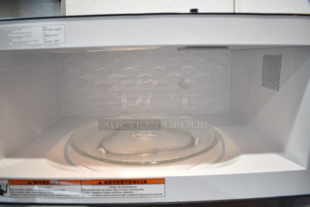 BRAND NEW SCRATCH AND DENT! 2021 Whirlpool WMT50011KS01 Black Microwave Oven. 120 Volts, 1 Phase. - Image 4 of 6