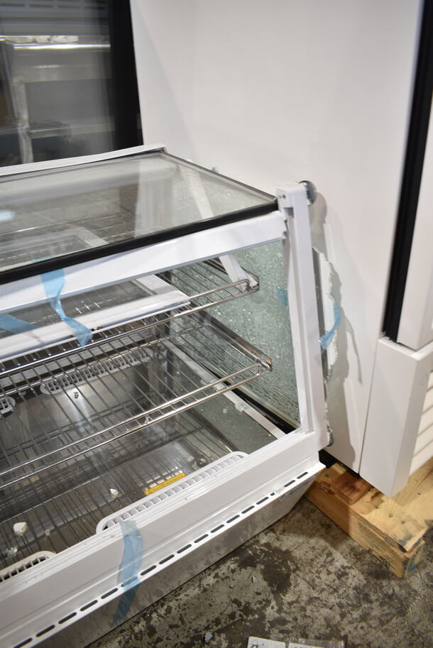 BRAND NEW SCRATCH AND DENT! Avantco 360BCSS60HCW Metal Commercial Countertop Refrigerated Display Case Merchandiser. 115 Volts, 1 Phase. See Pictures For Glass Damage. Tested and Powers On But Does Not Get Cold - Image 5 of 12
