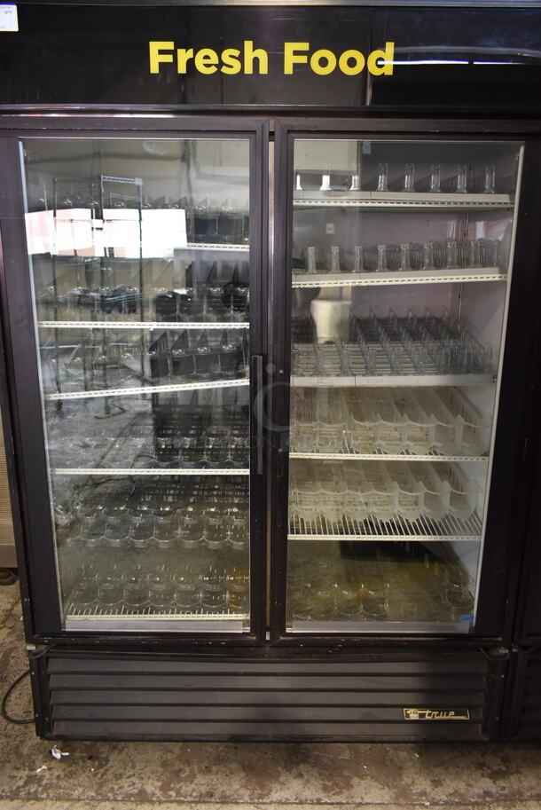 True GDM-49 ENERGY STAR Metal Commercial 2 Door Reach In Cooler Merchandiser w/ Poly Coated Racks. 115 Volts, 1 Phase. Tested and Working! - Image 3 of 9