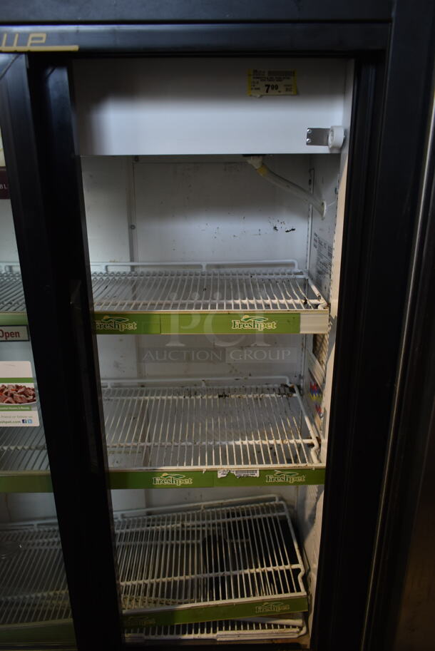 True GDM-33SSL-54 Metal Commercial 2 Door Reach In Cooler Merchandiser w/ Poly Coated Racks and Drink Sliders. 115 Volts, 1 Phase. Tested and Working! - Image 4 of 5
