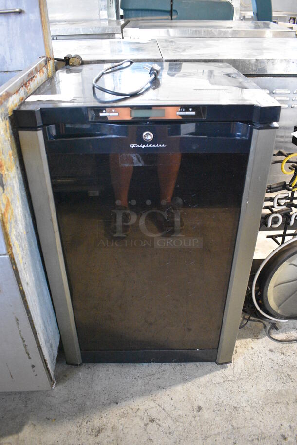 Frigidaire Model FWC425GS0 Metal Wine Chiller Merchandiser. 115 Volts, 1 Phase. 21.5x22x34. Tested and Working!