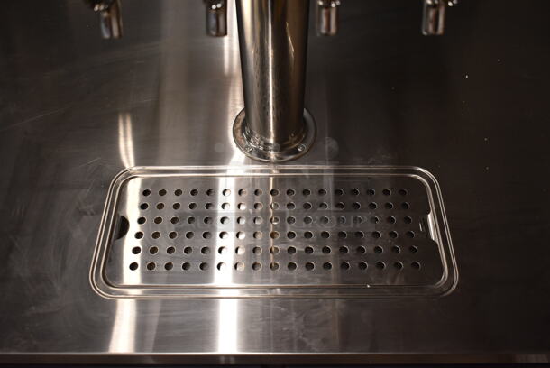 BRAND NEW SCRATCH AND DENT! 2023 Avantco 178UDD48HC Double Tap Kegerator Beer Dispenser - Black, (2) 1/2 Keg Capacity. 115 Volts, 1 Phase. Tested and Working! - Image 8 of 11