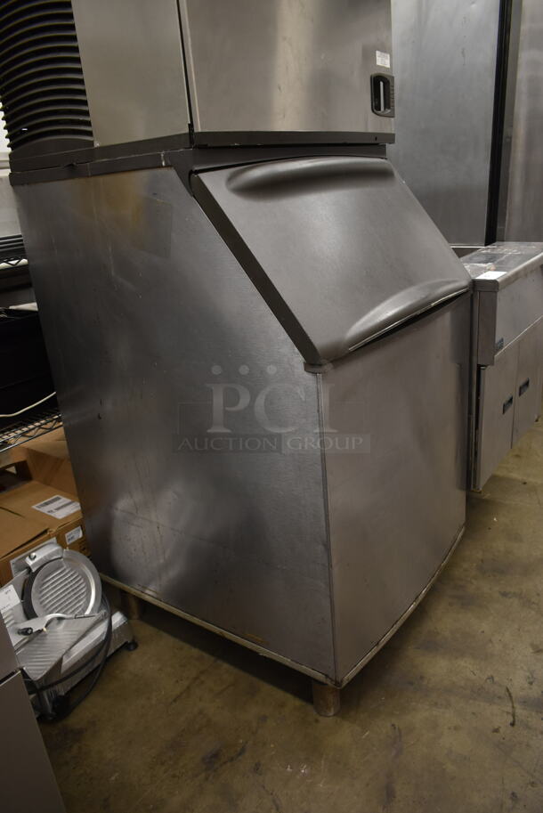 2012 Manitowoc IY0504A-161 Stainless Steel Commercial Ice Machine Head on Manitowoc B570 Commercial Ice Bin. 115 Volts, 1 Phase. - Image 3 of 7