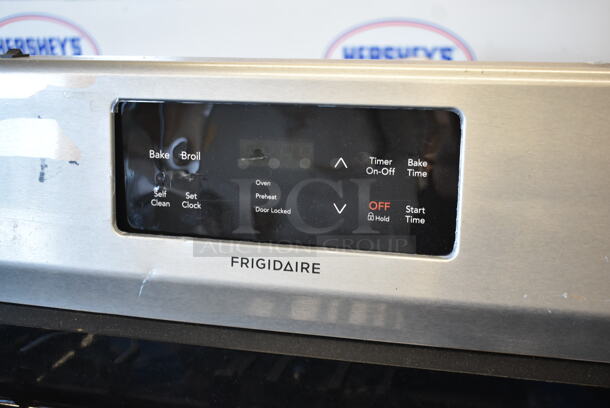 BRAND NEW SCRATCH AND DENT! Electrolux Stainless Steel Commercial Natural Gas Powered 4 Burner Range w/ Oven.  - Image 3 of 7