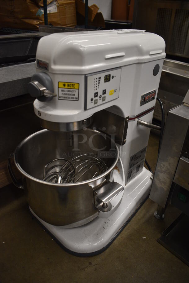 Avantco 177MIX8WH Metal Countertop 8 Quart Planetary Dough Mixer w/ Metal Mixing Bowl, Dough Hook, Paddle and Whisk Attachments. 120 Volts, 1 Phase. 12x16x19. Tested and Working!