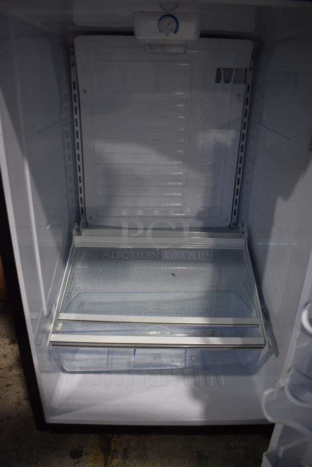 Danby DAR044A5BSLDD Metal Mini Cooler. 115 Volts, 1 Phase. 21x21x33. Tested and Working! - Image 4 of 5