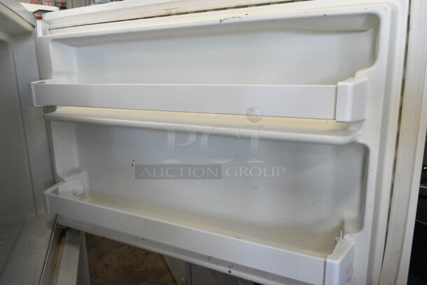 Maytag M1TXEGMYW01 Metal Cooler w/ Freezer. 115 Volts, 1 Phase. Tested and Powers On But Does Not Get Cold - Image 4 of 7