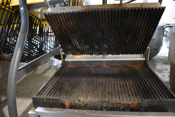 Waring Stainless Steel Commercial Countertop Panini Press. 115 Volts, 1 Phase. 19x18x11. Tested and Working! - Image 4 of 4