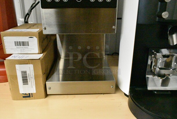 BRAND NEW SCRATCH AND DENT! Fetco GRS-1202 Stainless Steel 10 lb. Double Hopper Coffee Grinder. 120 Volts, 1 Phase. Tested and Working! - Image 4 of 9