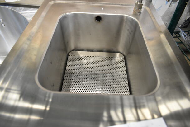 BRAND NEW SCRATCH AND DENT! 2023 Avantco 177PC201M Stainless Steel Commercial 2.1 Gallon / 8 Liter Electric Countertop Pasta Cooker / Rethermalizer. 208/240 Volts, 1 Phase.  - Image 4 of 7
