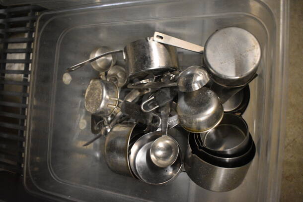 ALL ONE MONEY! Lot of Various Metal Dry Measuring Cups in Clear Poly Bin! 10.5x13x6 - Image 3 of 4
