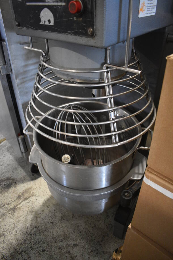 Varimixer Model W40 Metal Commercial Floor Style 40 Quart Planetary Mixer w/ Stainless Steel Bowl, Bowl Guard, Whisk and Dough Hook Attachments. 208 Volts, 3 Phase. 21x35x48 - Image 4 of 7